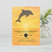 Invitation Anniversaire minimaliste du sable dauphin (Debout devant)