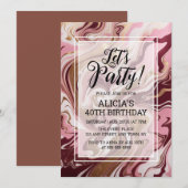Invitation Anniversaire moderne de marbre rose bordeaux doré (Devant / Derrière)