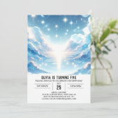 Invitation Anniversaire numérique céleste des beaux nuages (Debout devant)