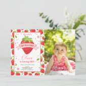 Invitation Anniversaire rouge-rose doux de baie de fraise (Debout devant)