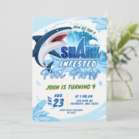 Invitation anniversaire sharktastic (Debout devant)