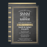 Invitation Anniversaire Surprise Party Black Chalkboard & Gol<br><div class="desc">Peux-tu garder un secret ? Famille d'Invitations et amis à une fête d'anniversaire de surprise élégante et passionnante avec des invitations personnalisées noir, blanc et fausse feuille d'or. Tout le libellé de ce modèle est facile à personnaliser, y compris le message qui dit "Shhh! C'est une SURPRISE." Le design comprend...</div>