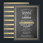 Invitation Anniversaire Surprise Party Black Chalkboard & Gol<br><div class="desc">Peux-tu garder un secret ? Famille d'Invitations et amis à une fête d'anniversaire de surprise élégante et passionnante avec des invitations personnalisées noir, blanc et fausse feuille d'or. Tout le libellé de ce modèle est facile à personnaliser, y compris le message qui dit "Shhh! C'est une SURPRISE." Le design comprend...</div>