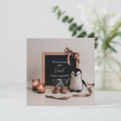 Invitation Annonce de grossesse avec une peluche pingouin boh (Debout devant)