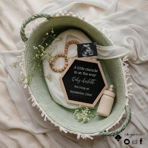 Invitation Annonce de grossesse dans un panier botanique vert