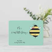 Invitation Annonce de grossesse Maman Abeille Sarcelle (Debout devant)