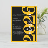 Invitation Annonce de remise de diplômes en typographie jaune (Debout devant)