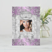 Invitation Annonces de Quinceanera pourpre & argent damassé (Debout devant)