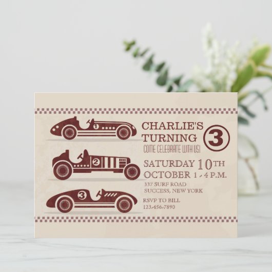 Invitation antique de voitures de course (Debout devant)