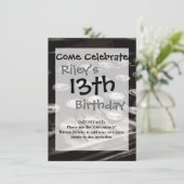 Invitation Antique Touches de machine à écrire Noir Blanc (Debout devant)