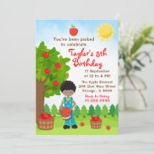 Invitation Apple Picking Anniversaire Africain Américain Boy  (Debout devant)