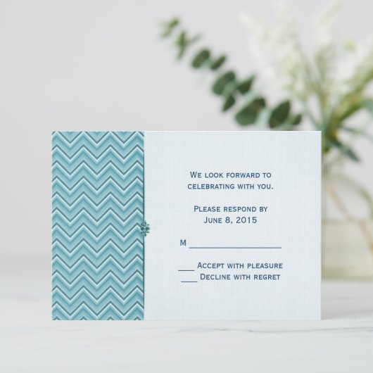 Invitation Aqua Blue Chevron RSVP (Debout devant)