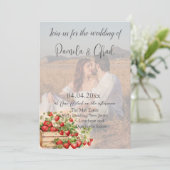 Invitation Aquarelle Fraises Photo Code QR Mariage (Debout devant)