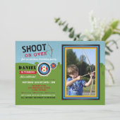 Invitation Arc d'anniversaire de tir à l'arc et tir de photo (Debout devant)