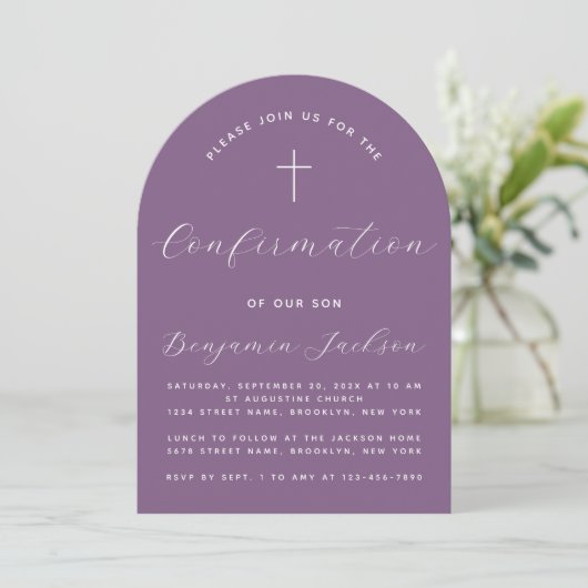 Invitation Arc de confirmation Dusty Purple Script moderne Cr (Debout devant)