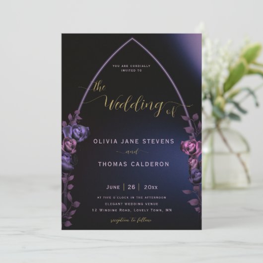 Invitation Arc gothique Moody violet Rose Chic Floral Mariage (Debout devant)