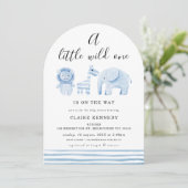 Invitation Arc moderne bleu Safari Wild Un Baby shower (Debout devant)