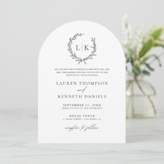 Invitation Arc noir blanc Monogramme QR Code Mariage classiqu (Debout devant)
