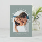 Invitation Arch Photo Rien De Fancy Just Love Sage Mariage (Debout devant)