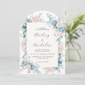 Invitation Arche de mariage florale élégante bleu poussiéreux (Debout devant)