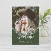 Invitation Arche invertie tendance Script Graduate photo vert (Debout devant)