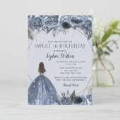 Invitation Argent floral Dusty Blue Spakle Robe Douce 16 (Debout devant)