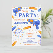 Invitation Arme à fléchettes bleu et orange (Debout devant)