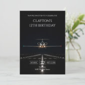 Invitation Arrivée en jet de luxe exécutif pour une fête d'an (Debout devant)