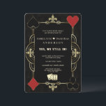 Invitation Art Déco Casino Royale Vegas Poker Vows Renouvelle<br><div class="desc">Pour 10, 25, 50 ans de fête Mariage. Unique Casino Royale, design de carte à thème des années 20. Il affiche un style art déco vintage, Hollywood des années 1920, deux dés, des costumes de cartes, arrière - plan Art déco doré. Des termes spéciaux sont utilisés comme dans le jeu...</div>