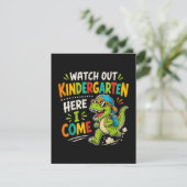 Invitation Attention maternelle j'arrive Dino (Debout devant)
