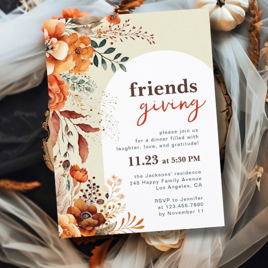 Invitation au dîner de Friendsgiving avec arche fl