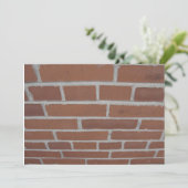 Invitation au mur de briques (Debout devant)