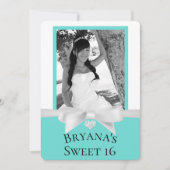 Invitation Audrey Turquoise Blanc Bow Moderne Sweet 16 Photo (Devant)