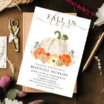 Invitation Automne dans Love Rustic Parties scintillant Fête<br><div class="desc">Une invitation à la douche nuptiale d'automne rustique avec un arrière - plan blanc classique,  un citrouille de parties scintillant en faux or blanc orné de fleurs botaniques et de feuillage d'automne et un modèle élégant "tomber amoureux",  facile à customiser.</div>