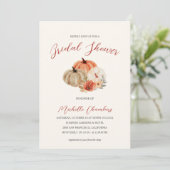 Invitation Automne Fleurs Citrouilles Élégante Fête des marié (Debout devant)