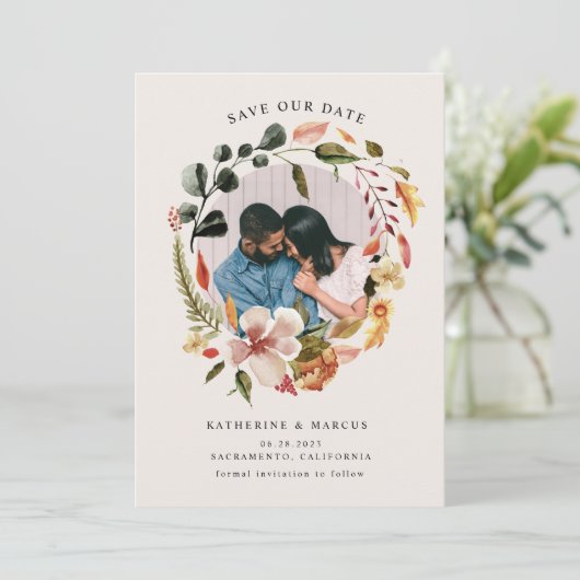 Invitation automne sentir couronne florale enregistrer la dat (Debout devant)