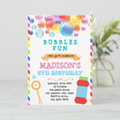 Invitation avec carte de mots bulles mignonnes (Debout devant)