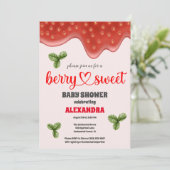 Invitation Baby shower aux fraises | Berry Sweet (Debout devant)