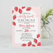 Invitation Baby shower Berry Sweet Strawberry (Debout devant)