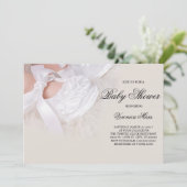 Invitation Baby shower, Chaussures bébé blanches (Debout devant)
