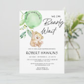 Invitation Baby shower d'attente de l'ours en peluche neutre (Debout devant)