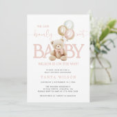 Invitation Baby shower de ballons d'ours en peluche rose (Debout devant)
