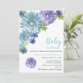 Invitation Baby Shower de Brunch Fleur Bleue en Fleur (Debout devant)