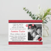 Invitation Baby shower de coccinelle, rouge et noir mignon de (Debout devant)