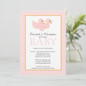 Invitation Baby shower de couple de canards roses modernes (Debout devant)
