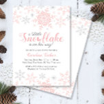 Invitation Baby shower de Parties scintillant en argent rose<br><div class="desc">Ce design présente un design simple et élégant de flocon de neige en parties scintillant rose et argent. La collection de produits de coordination ainsi que d'autres options de couleur sont disponibles dans notre boutique, zazzle.com/store/doodlelulu. Contactez-nous si vous avez besoin que cette conception s'applique à un produit spécifique pour créer...</div>