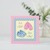 Invitation Baby shower de révélation de genre de chaussure ro (Debout devant)