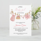 Invitation Baby shower de vêtements Bohême pour fille rose (Debout devant)