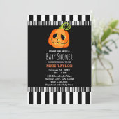 Invitation Baby shower d'Halloween Citrouille lunatique (Debout devant)