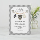 Invitation Baby shower d'Halloween Little Boo (Debout devant)